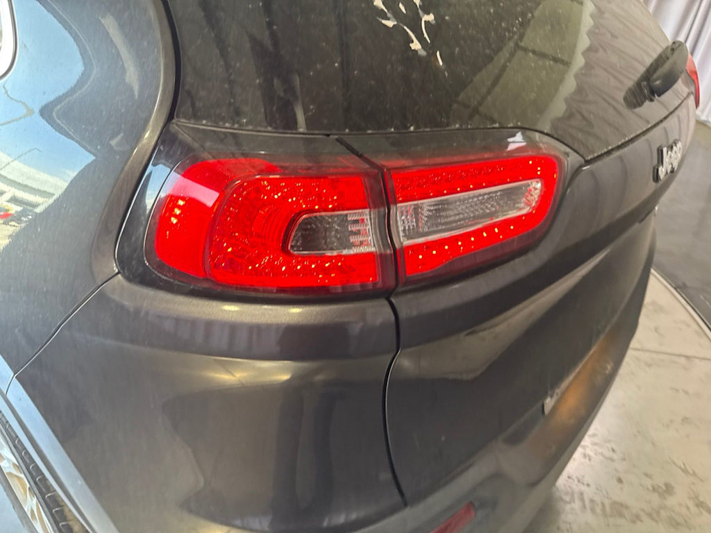 Thumbnail: 2017 Jeep Cherokee - 17
