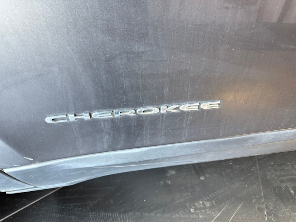 Thumbnail: 2017 Jeep Cherokee - 5