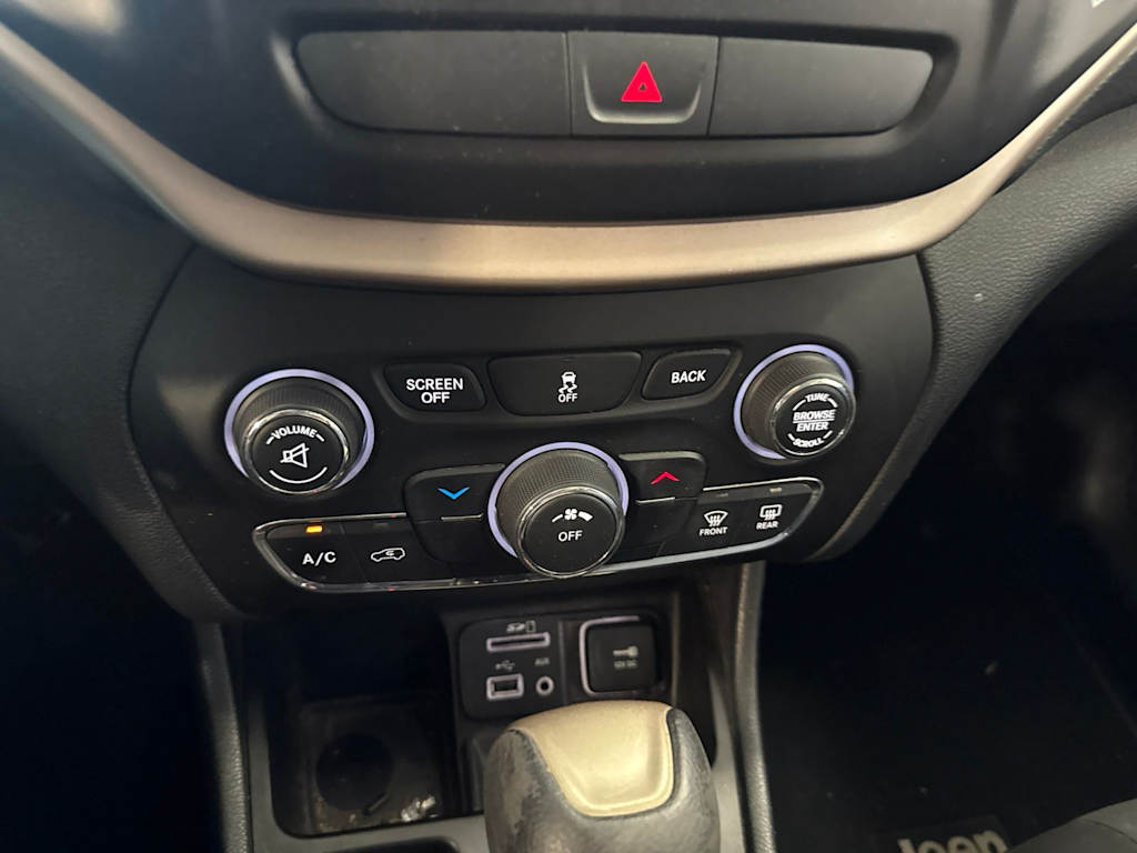 Thumbnail: 2017 Jeep Cherokee - 29