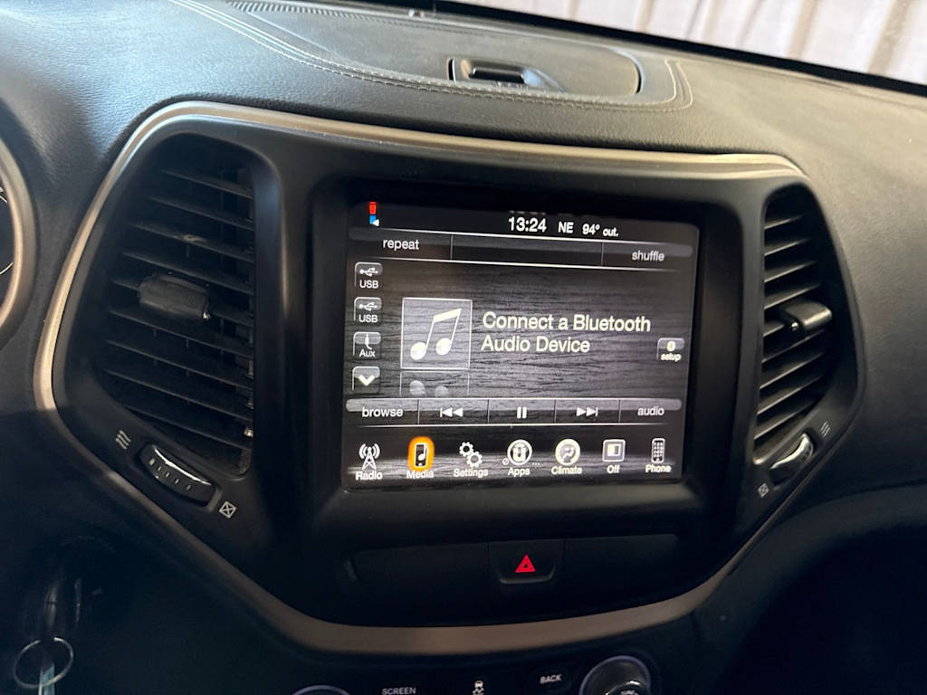 Thumbnail: 2017 Jeep Cherokee - 9