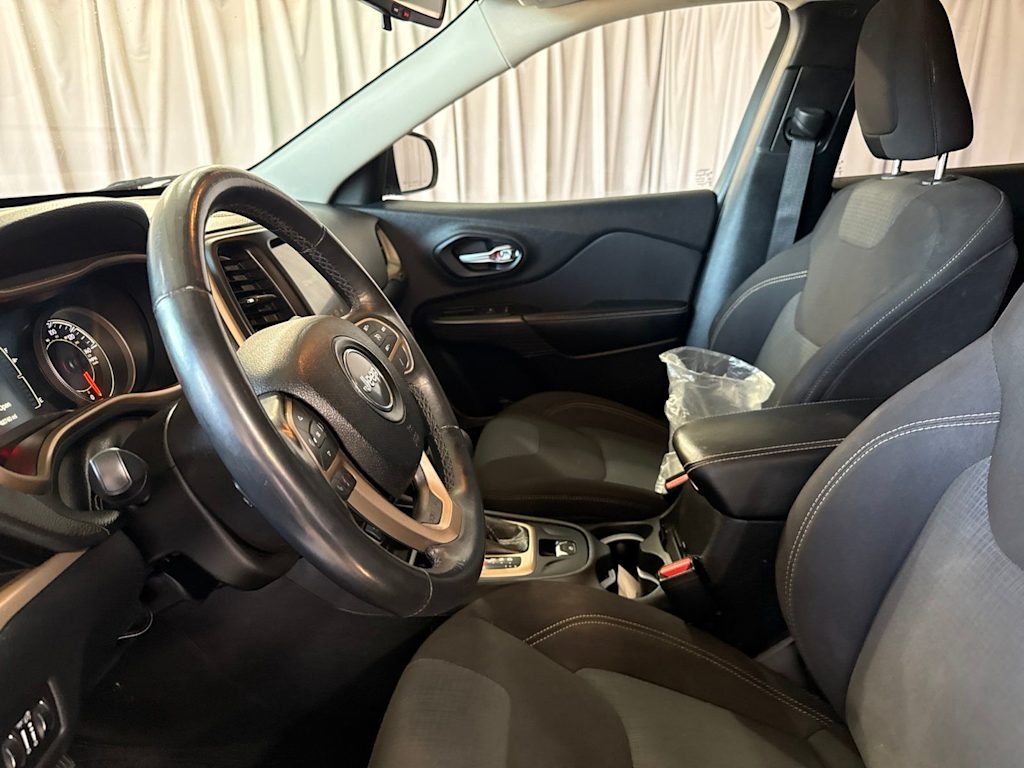 Thumbnail: 2016 Jeep Cherokee - 9