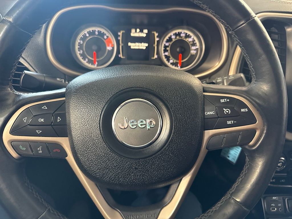 Thumbnail: 2016 Jeep Cherokee - 26