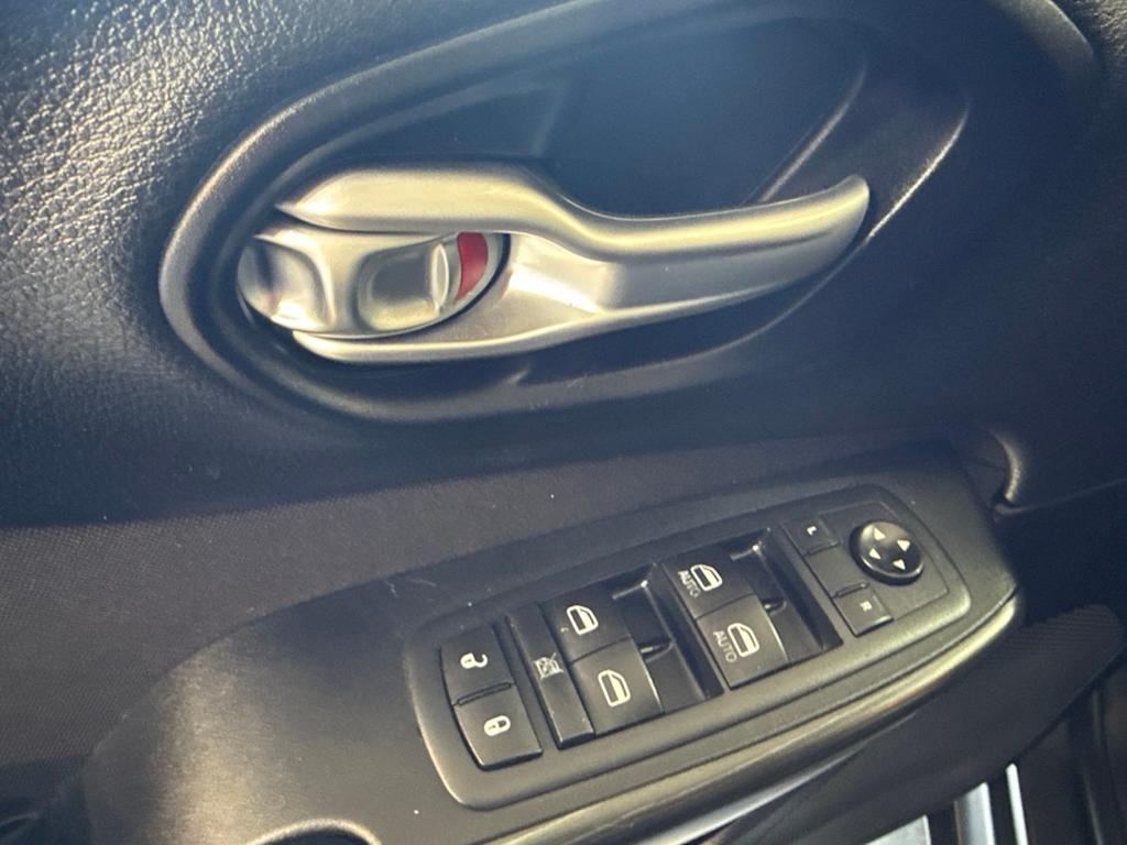 Thumbnail: 2016 Jeep Cherokee - 24