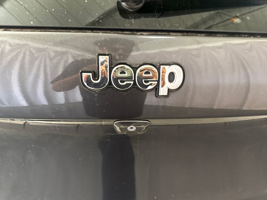 Thumbnail: 2016 Jeep Cherokee - 20