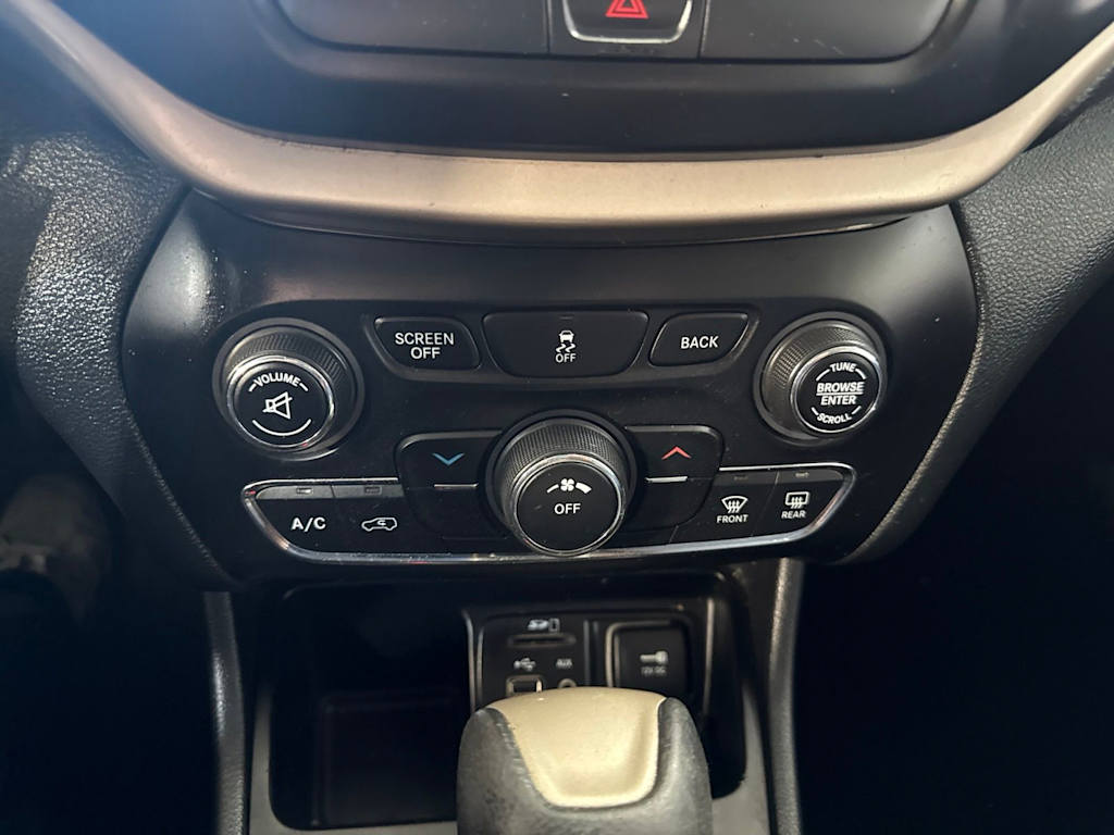 Thumbnail: 2016 Jeep Cherokee - 29