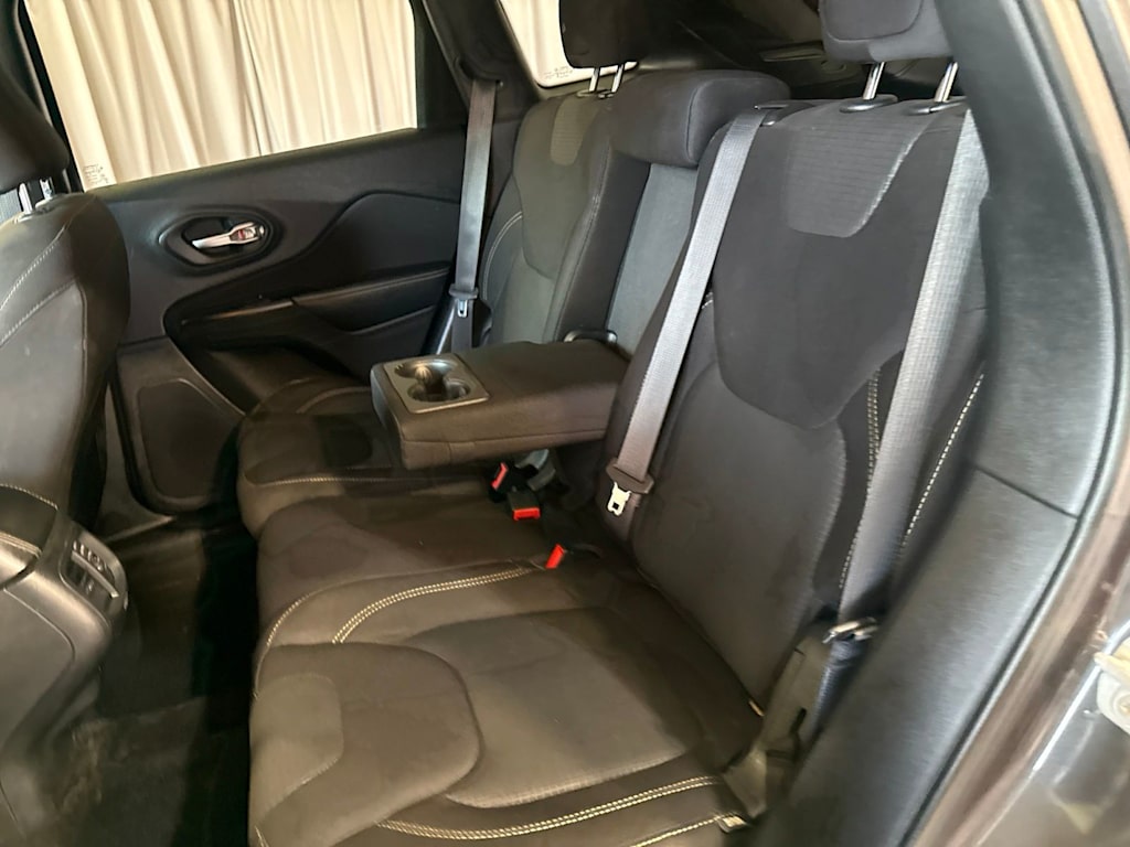 Thumbnail: 2016 Jeep Cherokee - 10