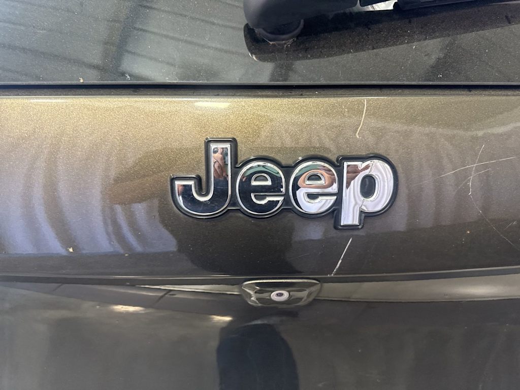 Thumbnail: 2015 Jeep Cherokee - 20