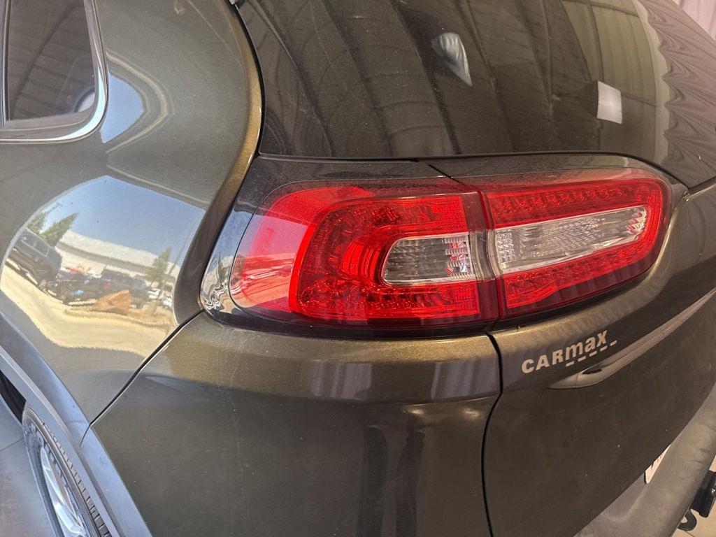 Thumbnail: 2015 Jeep Cherokee - 19