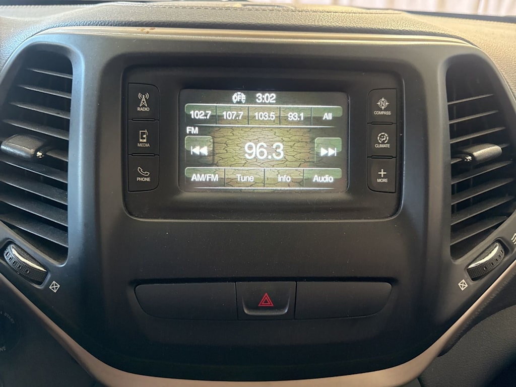 Thumbnail: 2015 Jeep Cherokee - 9