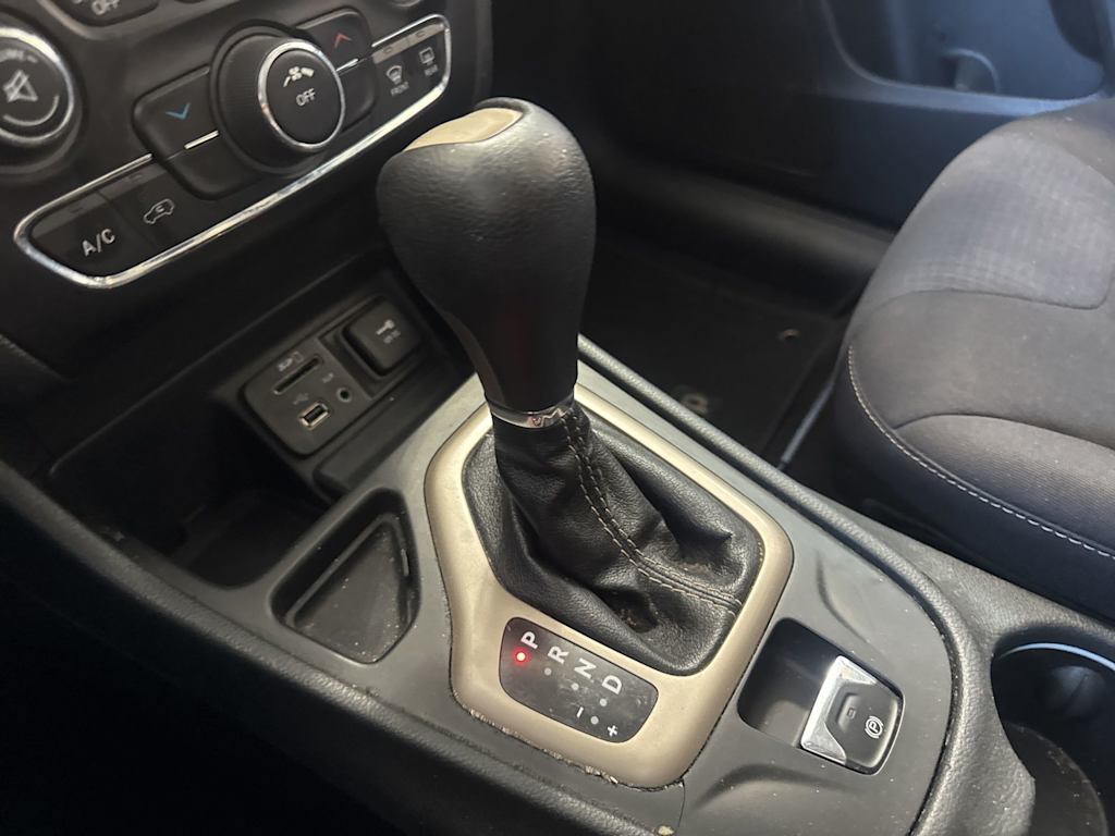 Thumbnail: 2015 Jeep Cherokee - 10