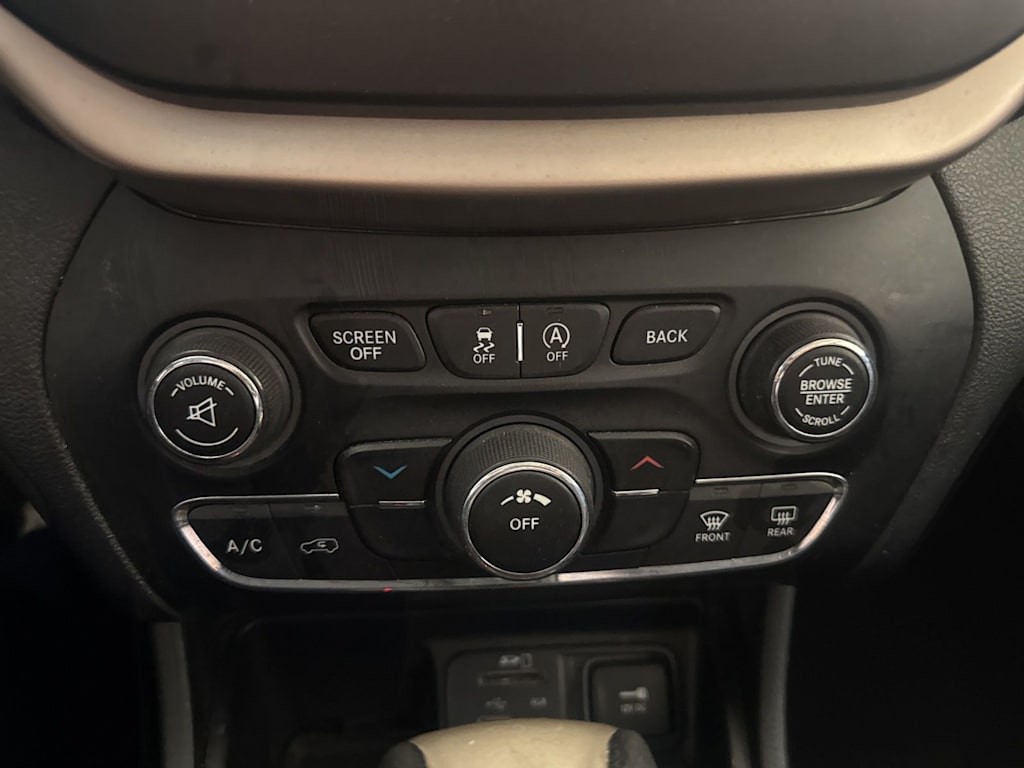 Thumbnail: 2015 Jeep Cherokee - 27