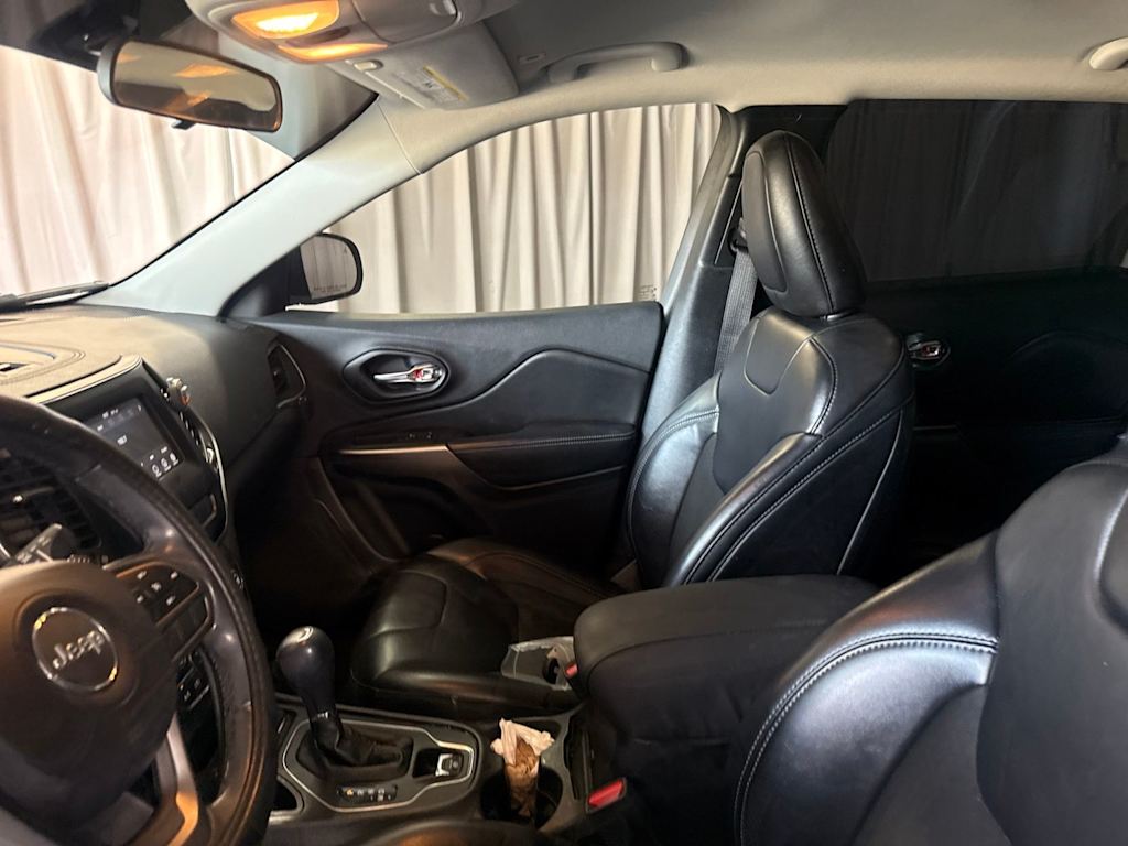 Thumbnail: 2019 Jeep Cherokee - 9