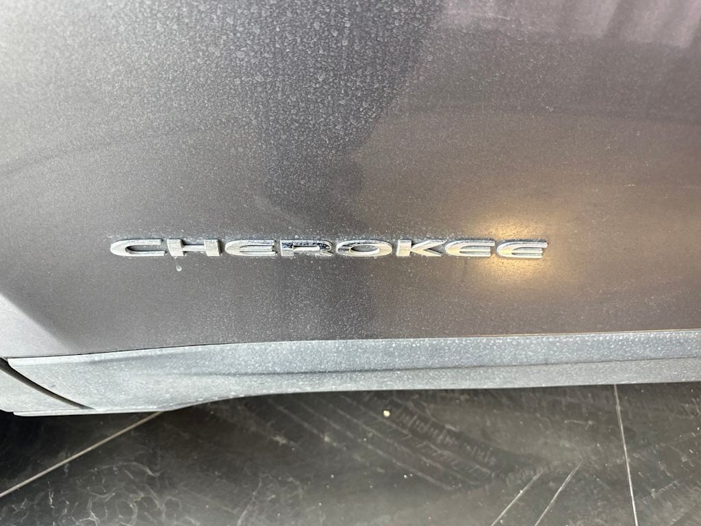 Thumbnail: 2019 Jeep Cherokee - 6