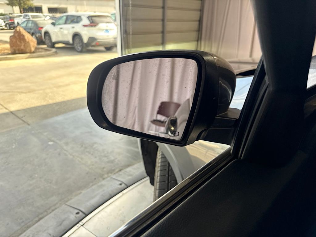Thumbnail: 2019 Jeep Cherokee - 24