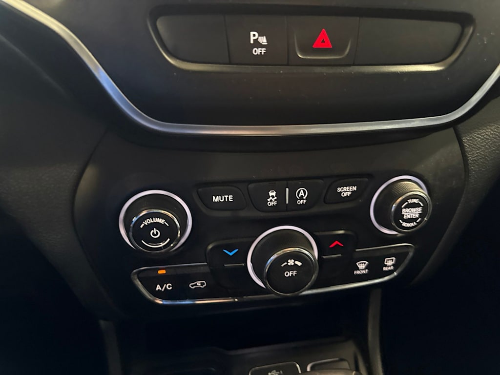 Thumbnail: 2019 Jeep Cherokee - 29
