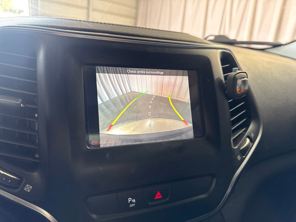 Thumbnail: 2019 Jeep Cherokee - 31