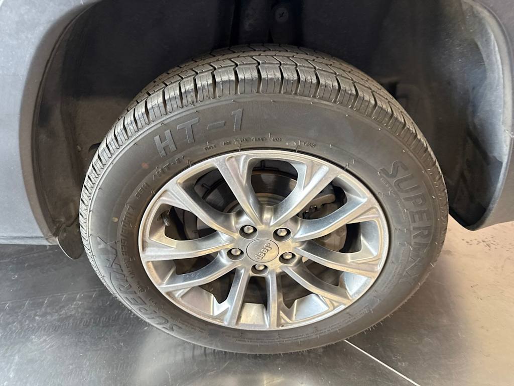 Thumbnail: 2019 Jeep Cherokee - 7