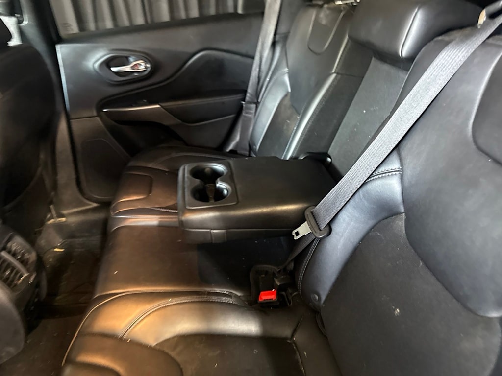 Thumbnail: 2019 Jeep Cherokee - 22