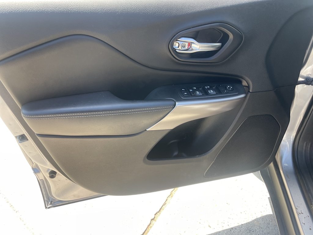 2019 Jeep Cherokee Latitude 21
