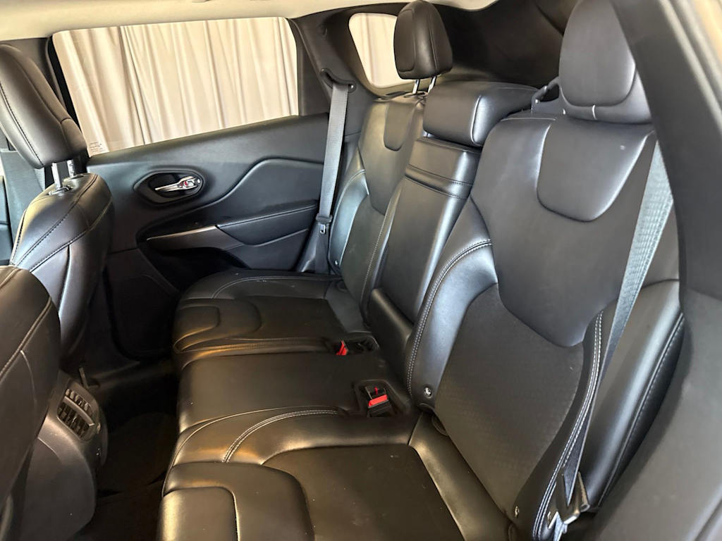 2019 Jeep Cherokee Latitude Plus - Photo 10