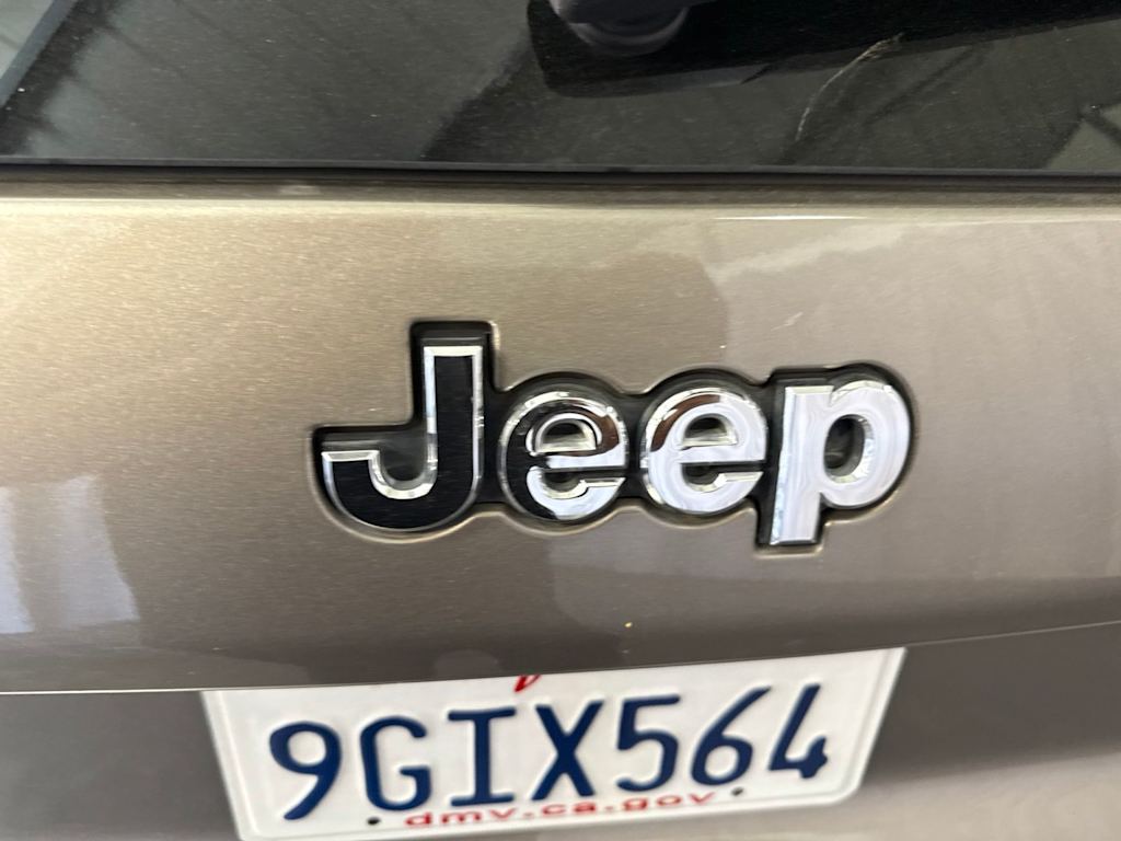 2019 Jeep Cherokee Latitude Plus - Photo 19