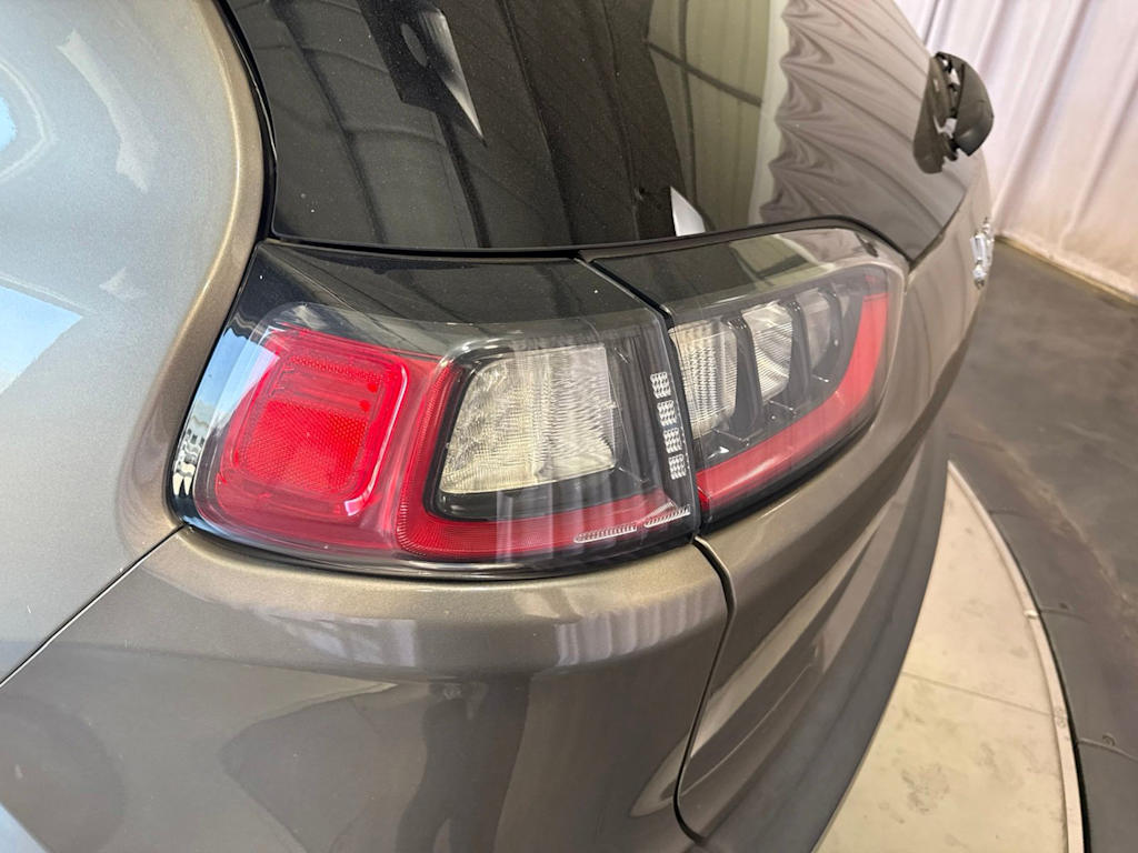 2019 Jeep Cherokee Latitude Plus - Photo 18