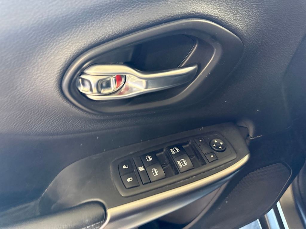 2019 Jeep Cherokee Latitude Plus - Photo 24