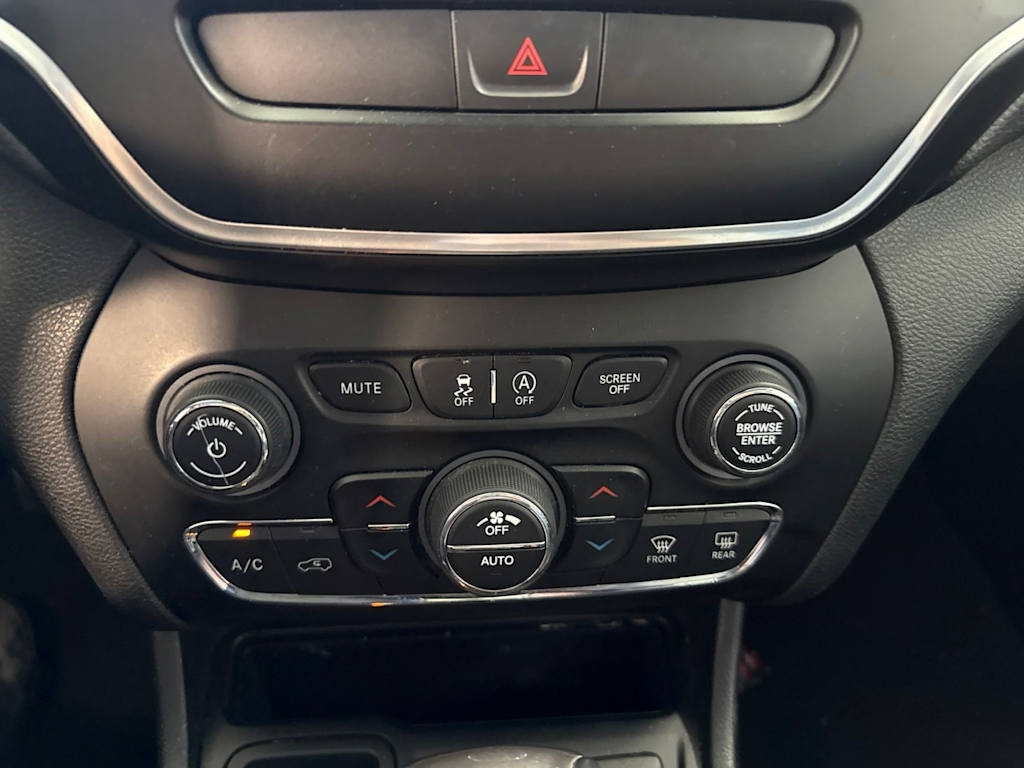 2019 Jeep Cherokee Latitude Plus - Photo 27