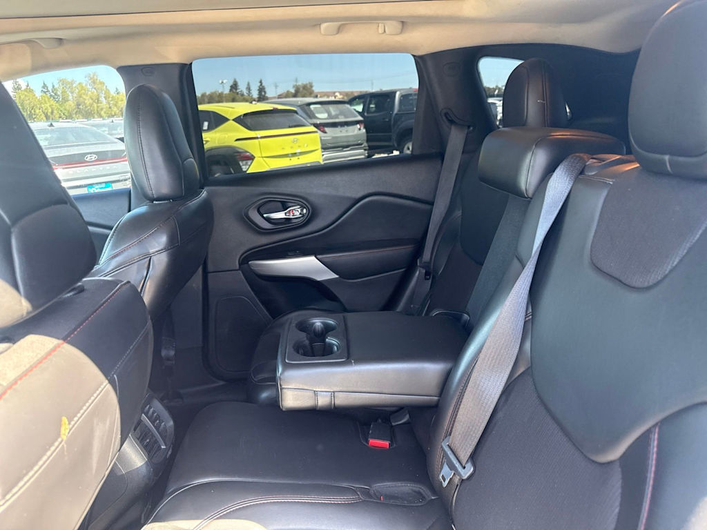 Thumbnail: 2018 Jeep Cherokee - 10