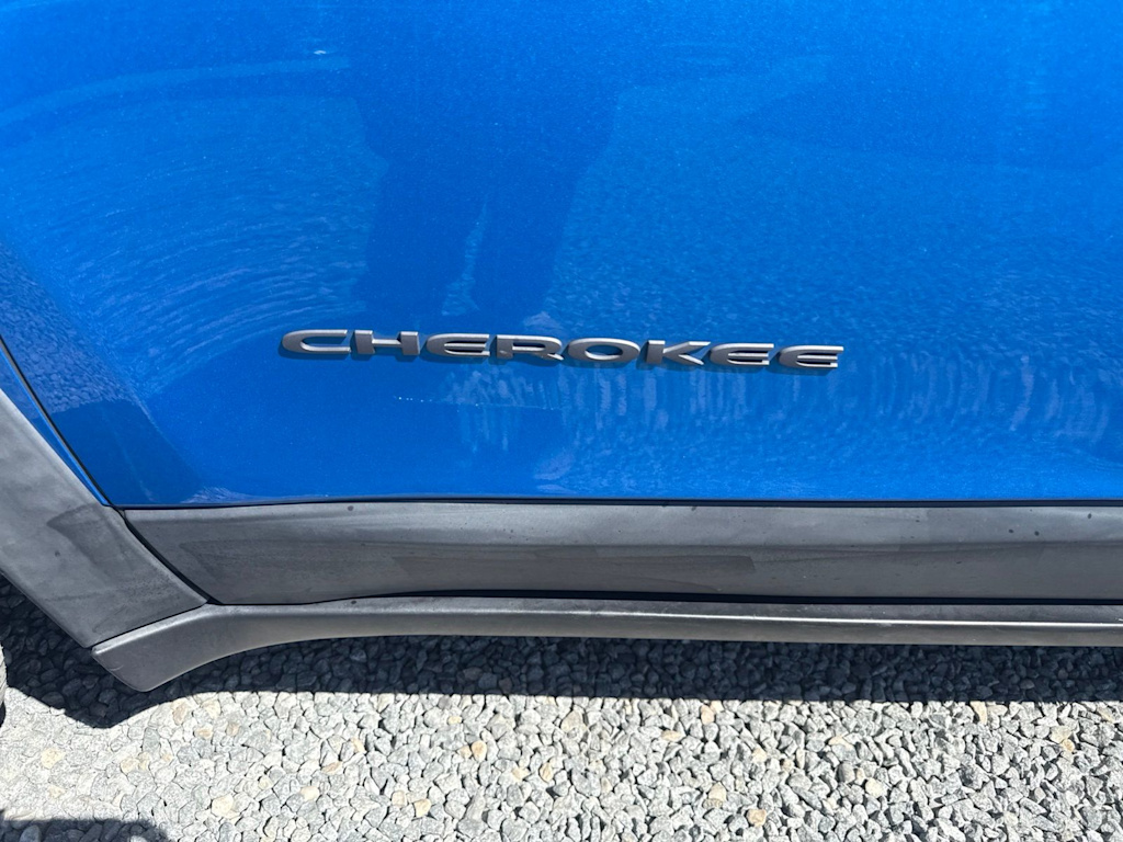 Thumbnail: 2018 Jeep Cherokee - 6