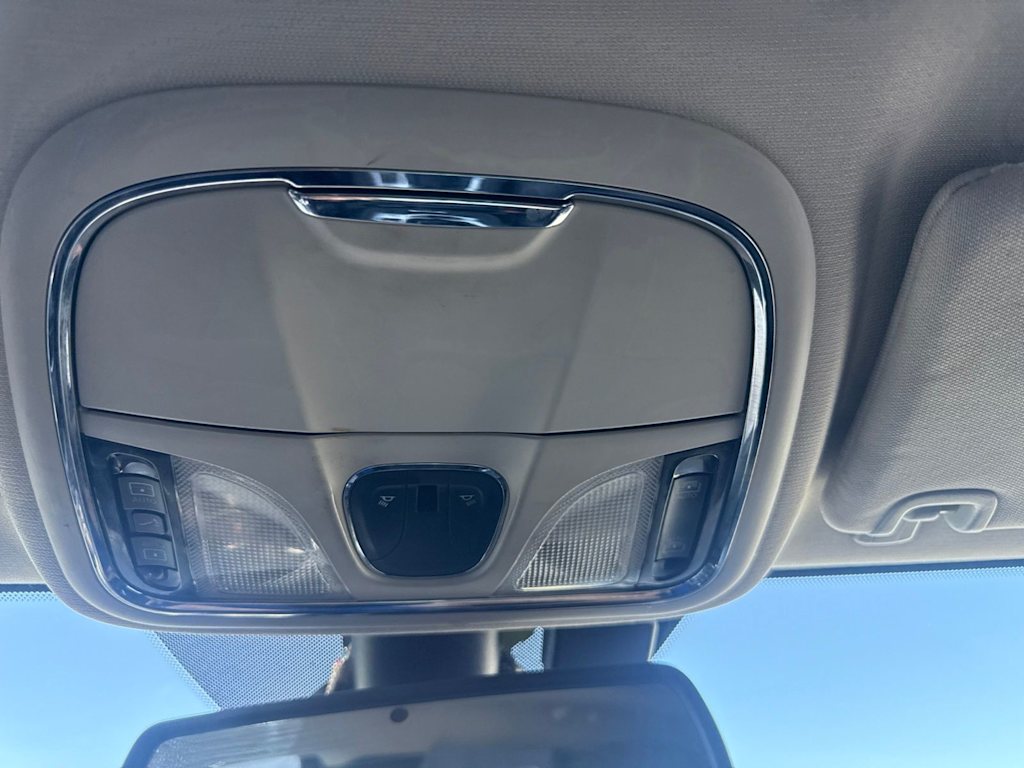 Thumbnail: 2018 Jeep Cherokee - 28