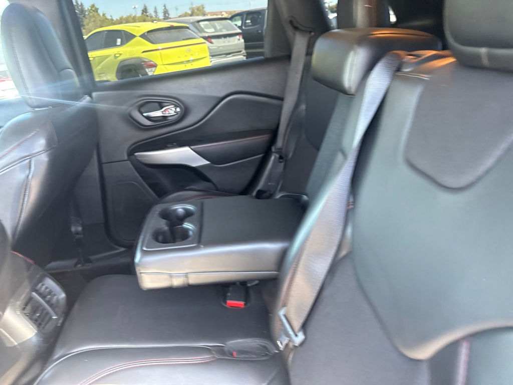 Thumbnail: 2018 Jeep Cherokee - 24