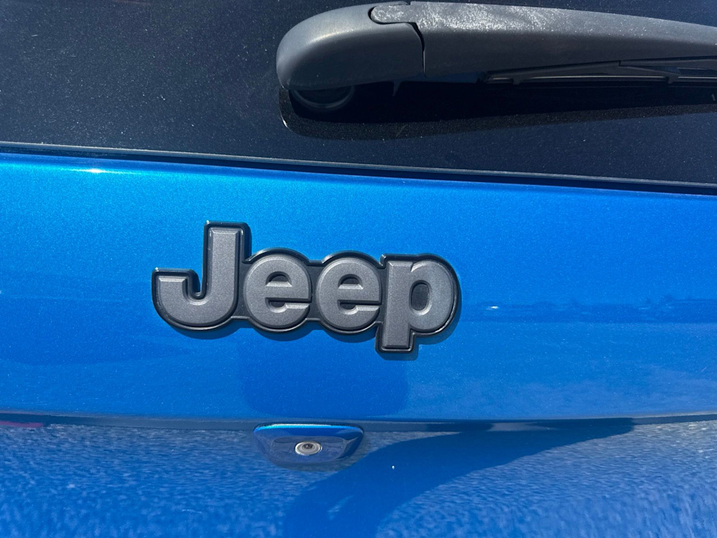 Thumbnail: 2018 Jeep Cherokee - 14