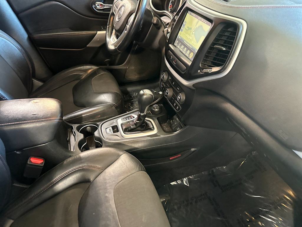 Thumbnail: 2018 Jeep Cherokee - 10