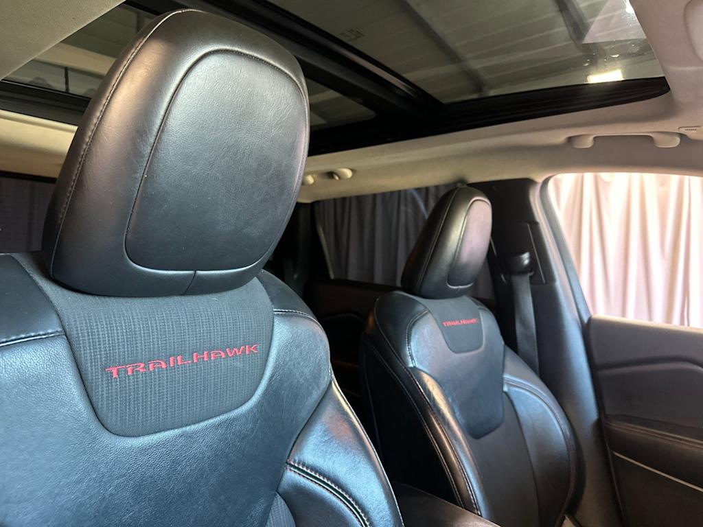 Thumbnail: 2018 Jeep Cherokee - 11