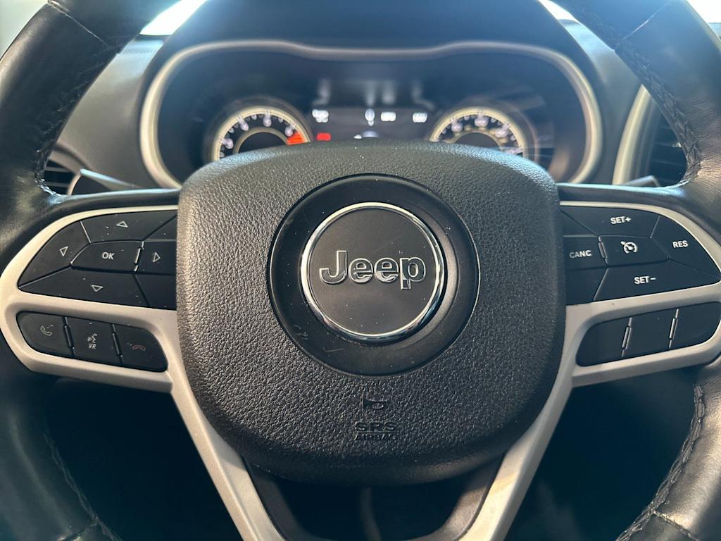 Thumbnail: 2018 Jeep Cherokee - 28