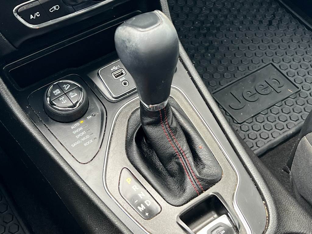 Thumbnail: 2021 Jeep Cherokee - 14