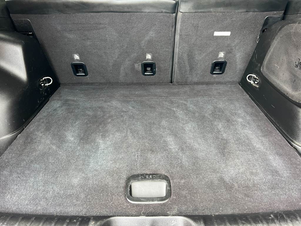 Thumbnail: 2021 Jeep Cherokee - 16