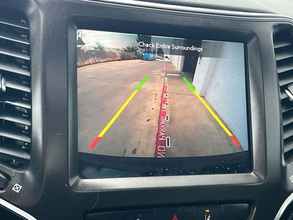 Thumbnail: 2021 Jeep Cherokee - 26