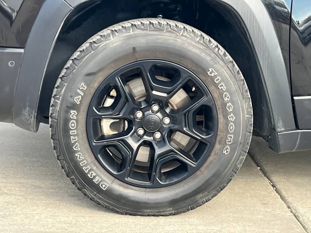 Thumbnail: 2021 Jeep Cherokee - 8