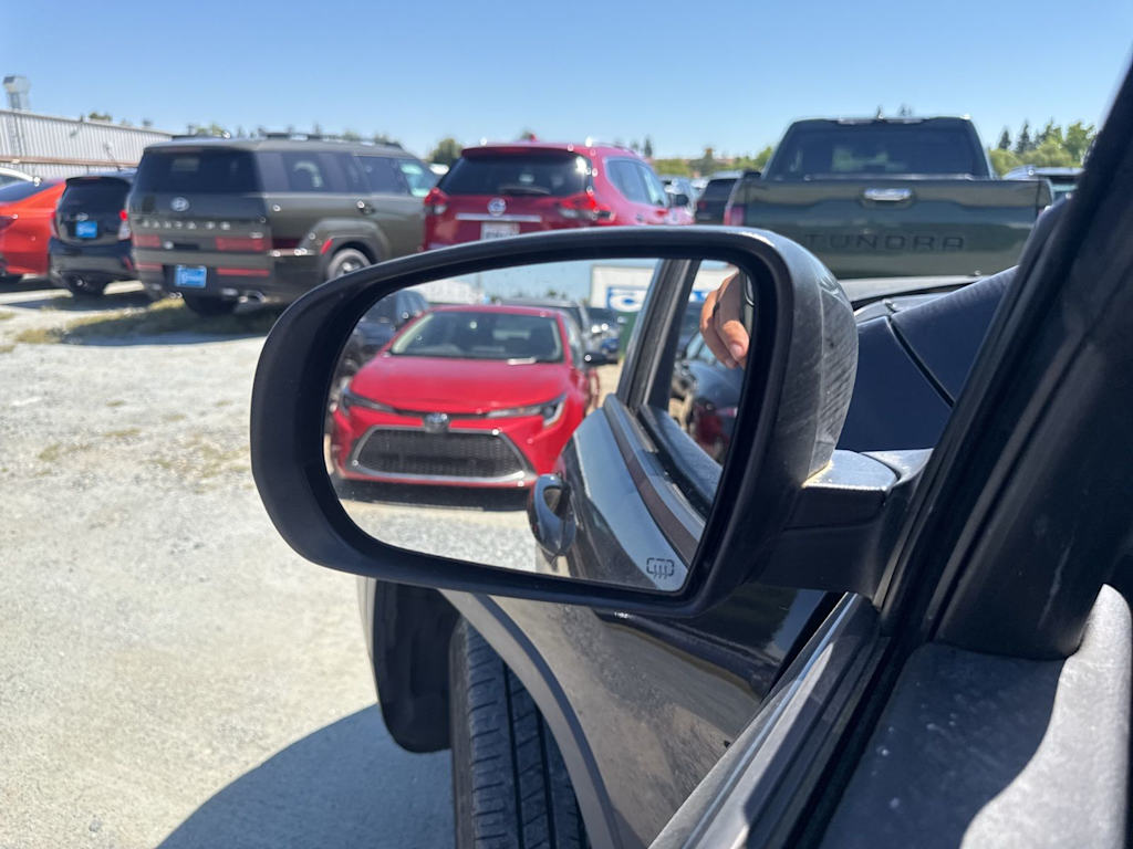Thumbnail: 2018 Jeep Cherokee - 19