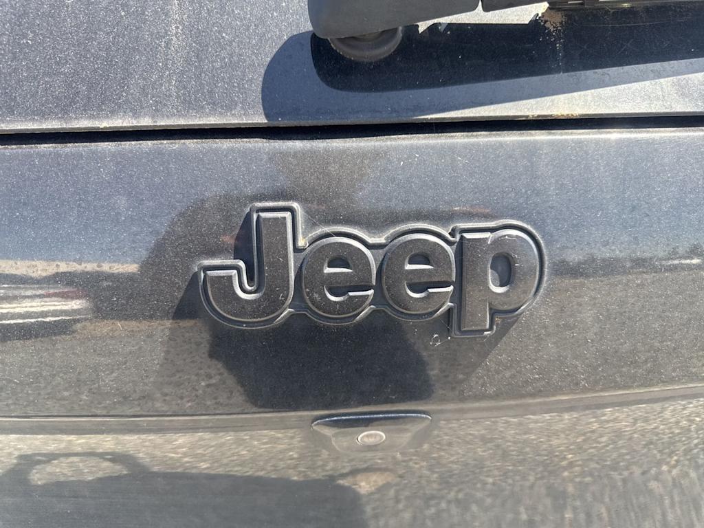Thumbnail: 2018 Jeep Cherokee - 16