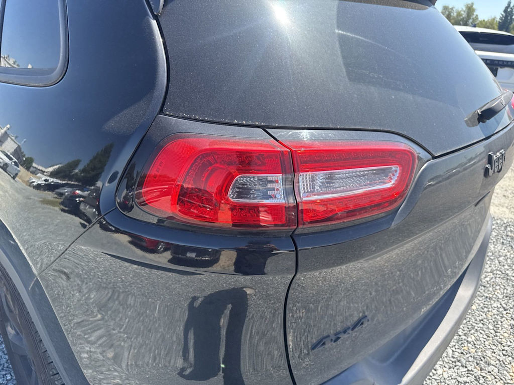 Thumbnail: 2018 Jeep Cherokee - 14