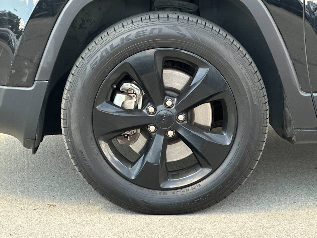 Thumbnail: 2018 Jeep Cherokee - 8
