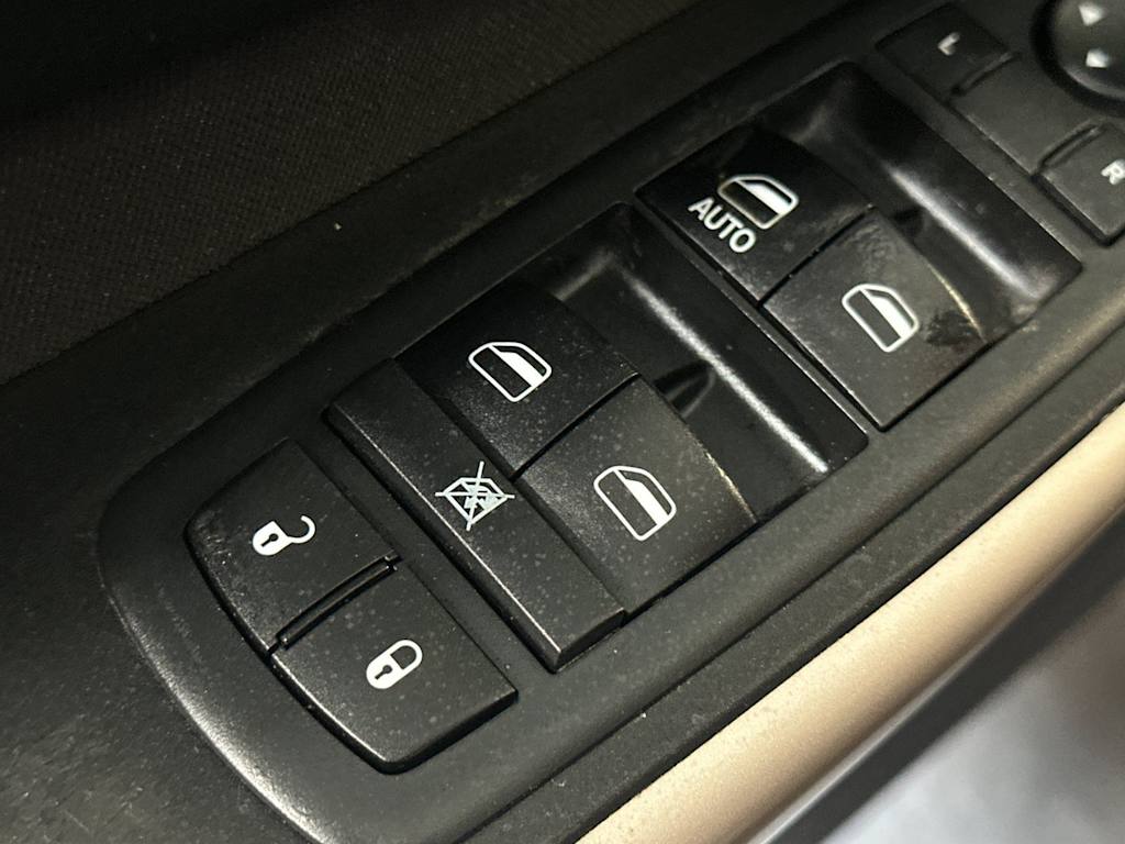 Thumbnail: 2018 Jeep Cherokee - 23