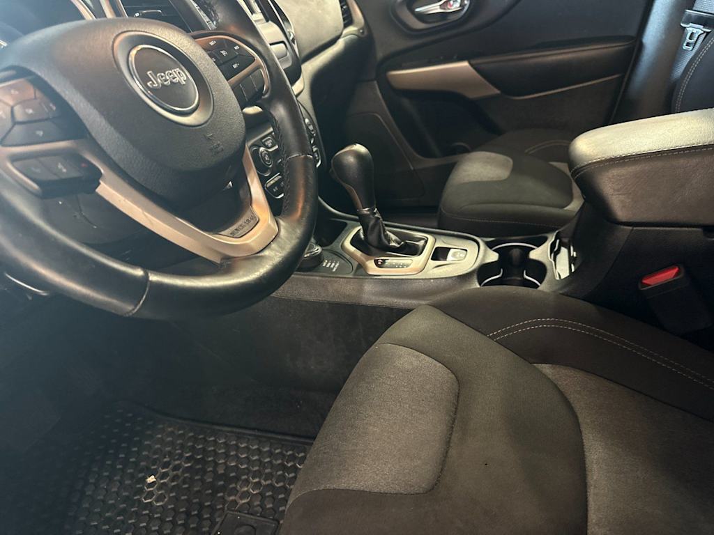 Thumbnail: 2018 Jeep Cherokee - 10