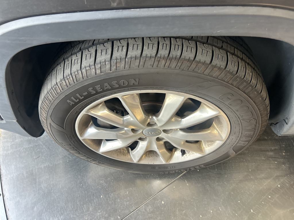 Thumbnail: 2015 Jeep Cherokee - 26