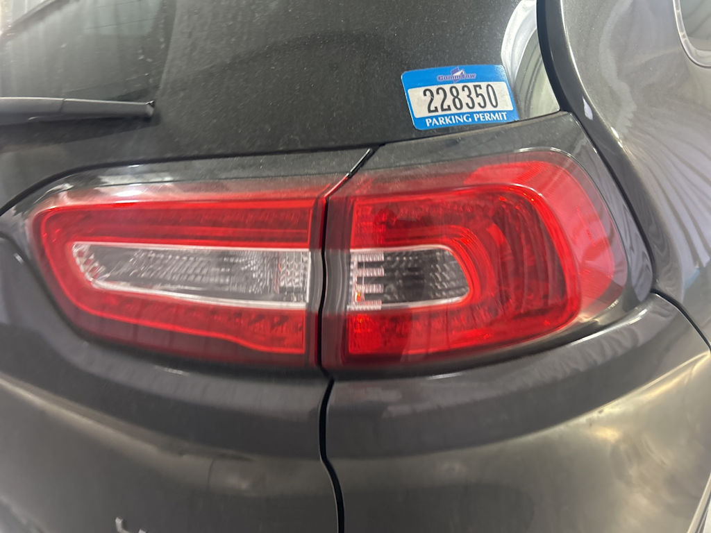 Thumbnail: 2015 Jeep Cherokee - 19