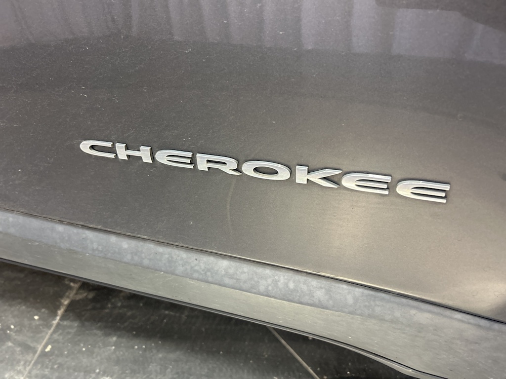 Thumbnail: 2015 Jeep Cherokee - 16