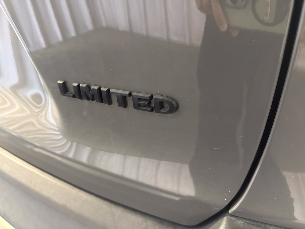 Thumbnail: 2019 Jeep Cherokee - 22